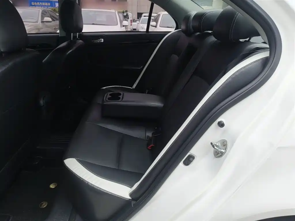 Mitsubishi Lancer EX 2016 1.8L CVT Black & White Replica фото 17