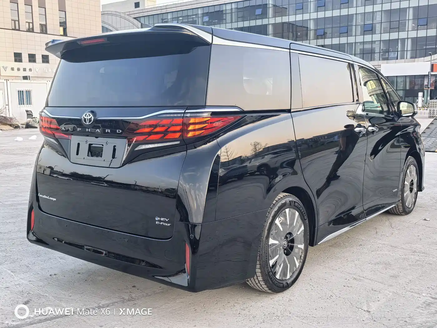 Toyota Alphard 2024 Hybrid 2.5L Ultimate Enjoyment Edition фото 7