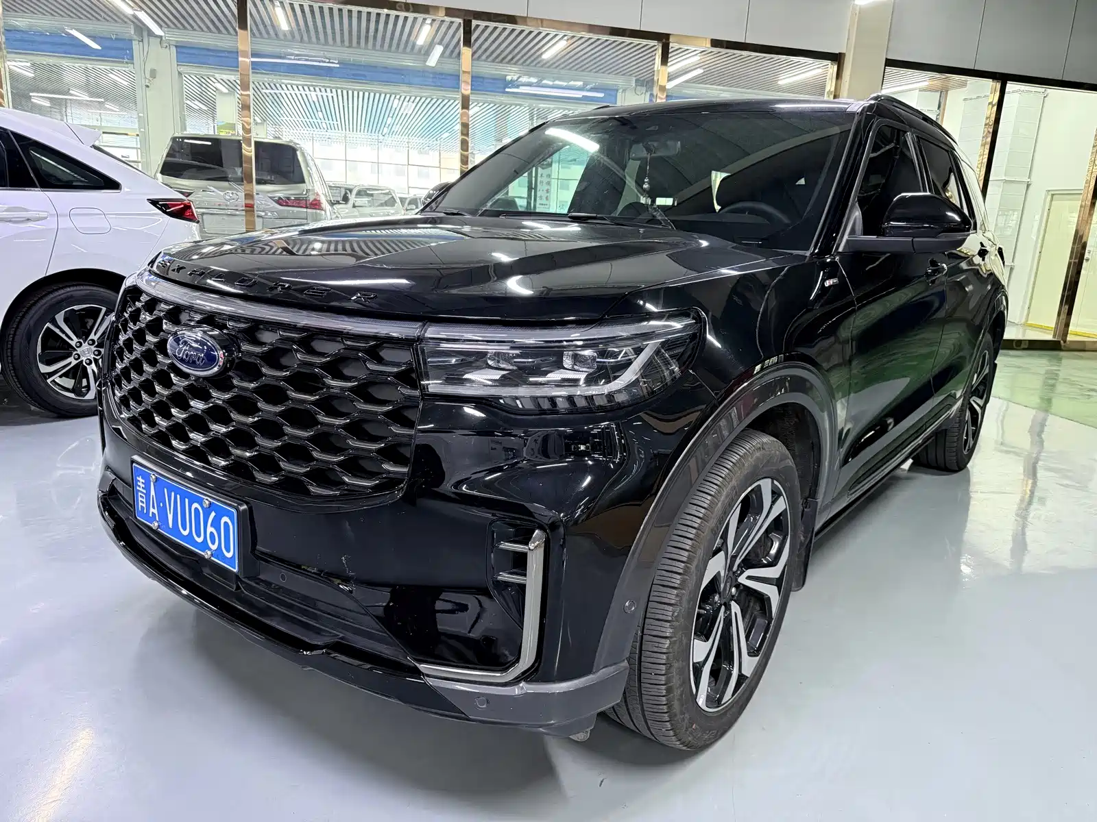 Фото 1 - Ford Explorer