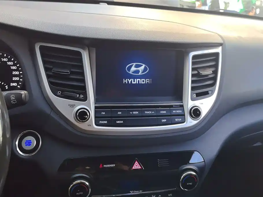 HYUNDAI TUCSON