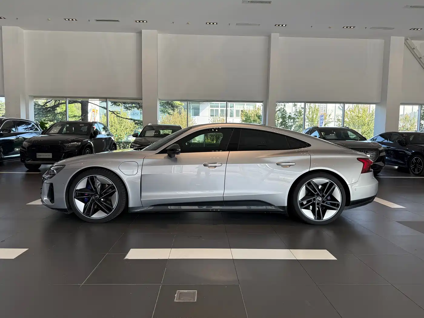 Audi e-tron GT 2024 2023 Base Model