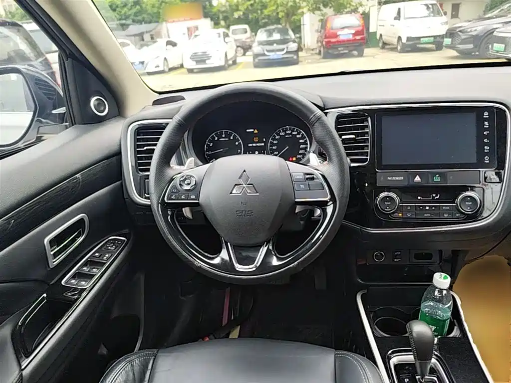 Mitsubishi Outlander 2019 2.4L 4WD Deluxe Edition 7-Seater China VI фото 11