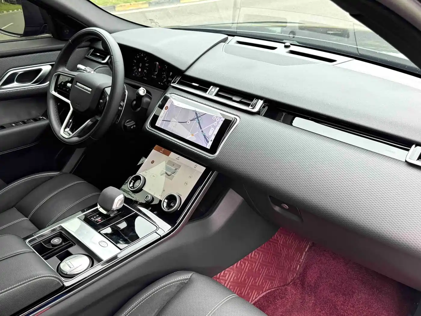 Фото 10 - Land Rover Range Rover Velar