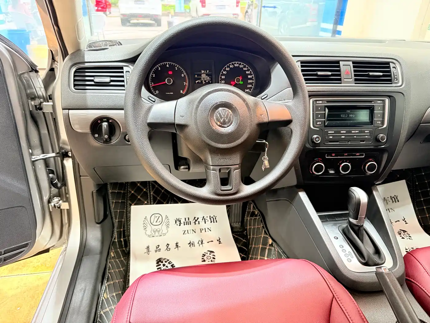 Volkswagen Sagitar 2012 1.6L Automatic Comfort Type фото 8