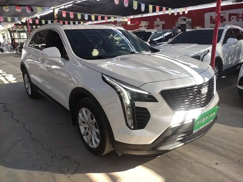 Photo 4 - Cadillac XT4