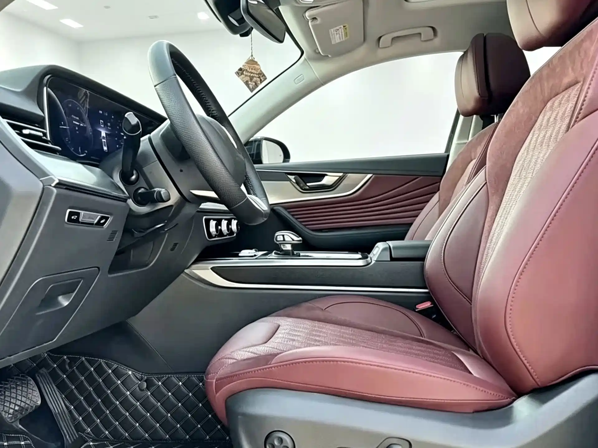 Photo 4 - Hongqi HS5