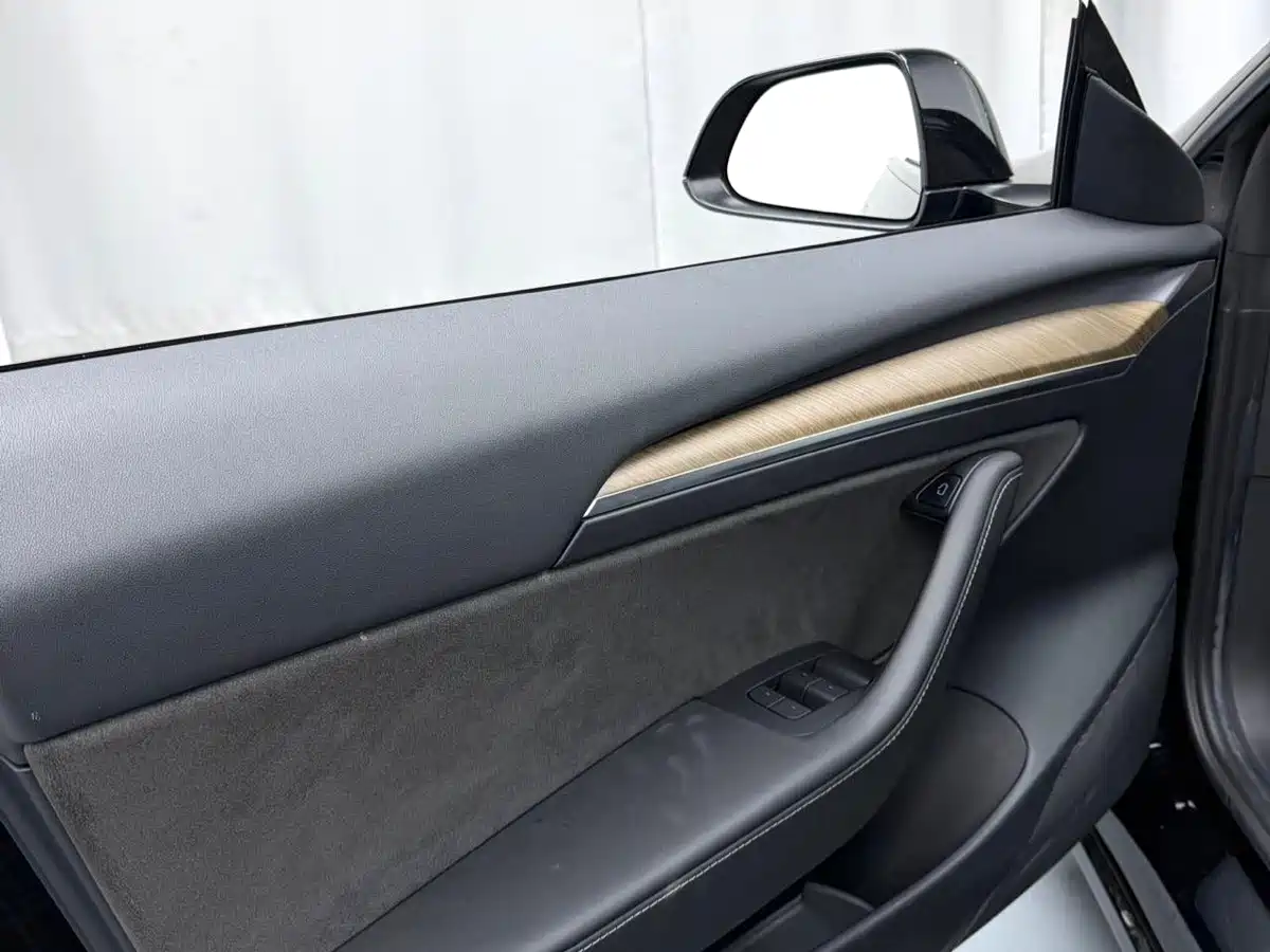 Фото 9 - Tesla Model 3