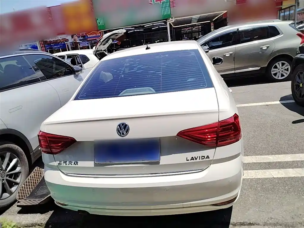 Volkswagen Lavida 2017 1.6L Automatic Comfort Edition фото 6