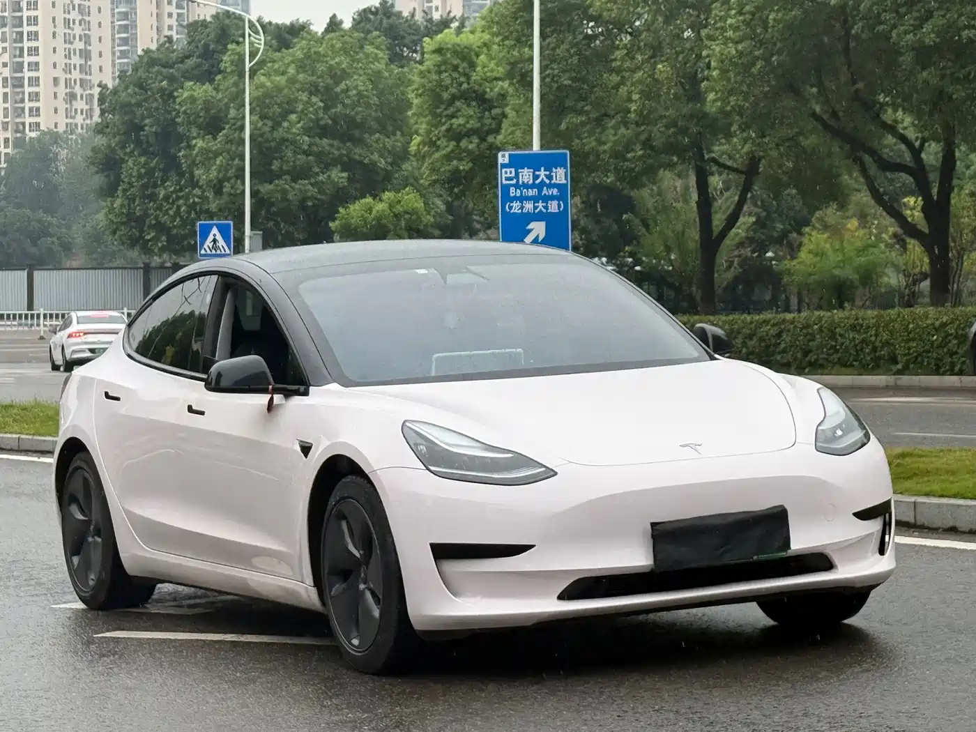 Фото 3 - Tesla Model 3