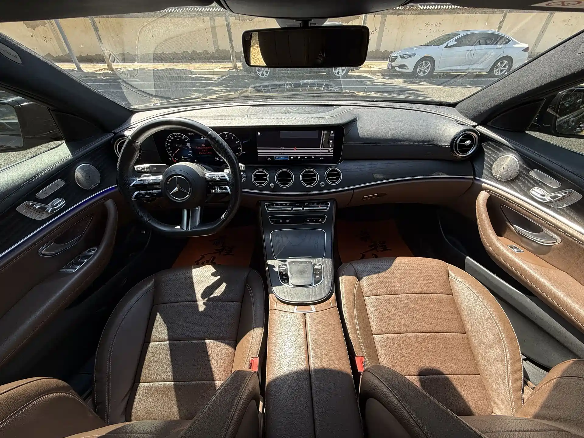 Фото 5 - Mercedes-Benz E-Class
