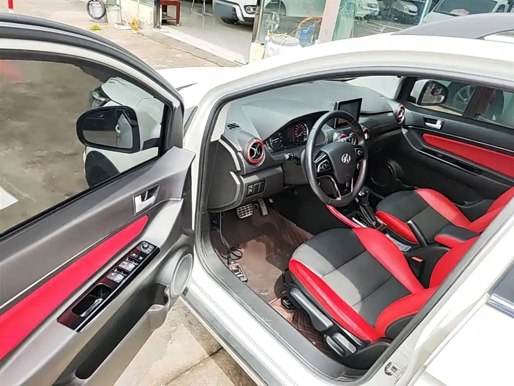 BAIC Senova X25 2017 2017 1.5L Auto Elite Navigation