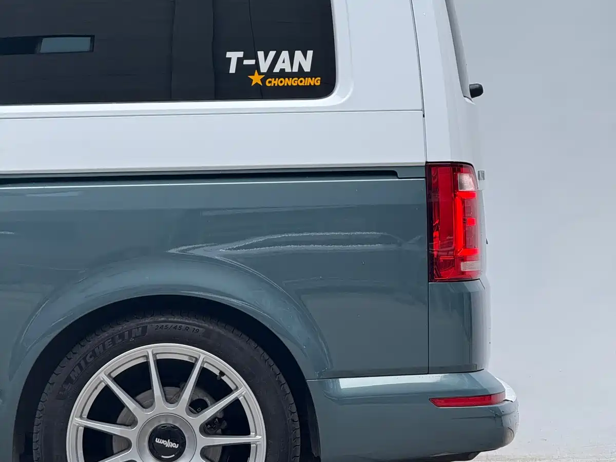 Volkswagen Multivan 2017 2.0TSI AWD Premium Edition 7-Seater фото 9