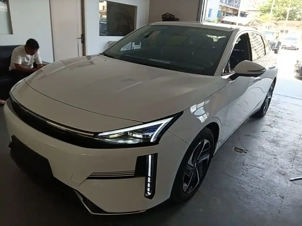 Geely Galaxy Galaxy L6 2024 — пригон из Китая
