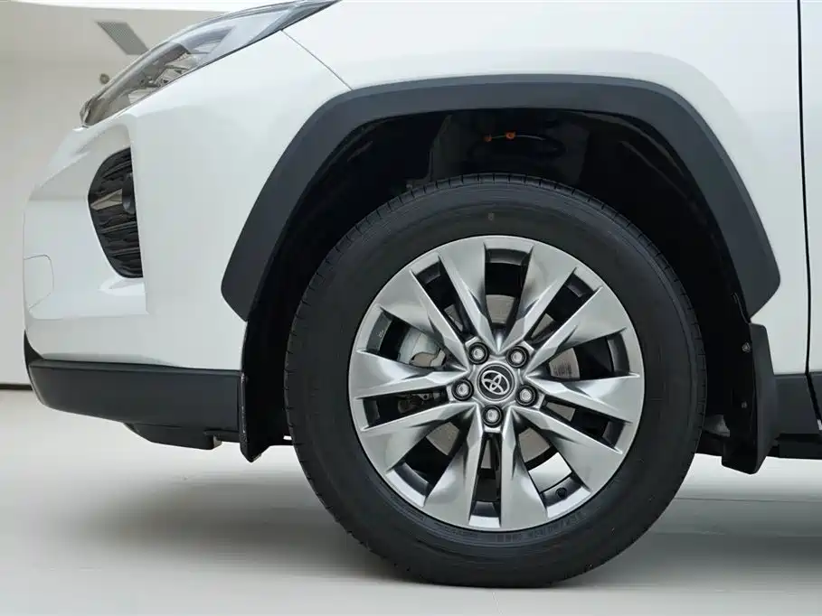 Toyota Wildlander 2023 2.0L CVT FWD LE фото 14