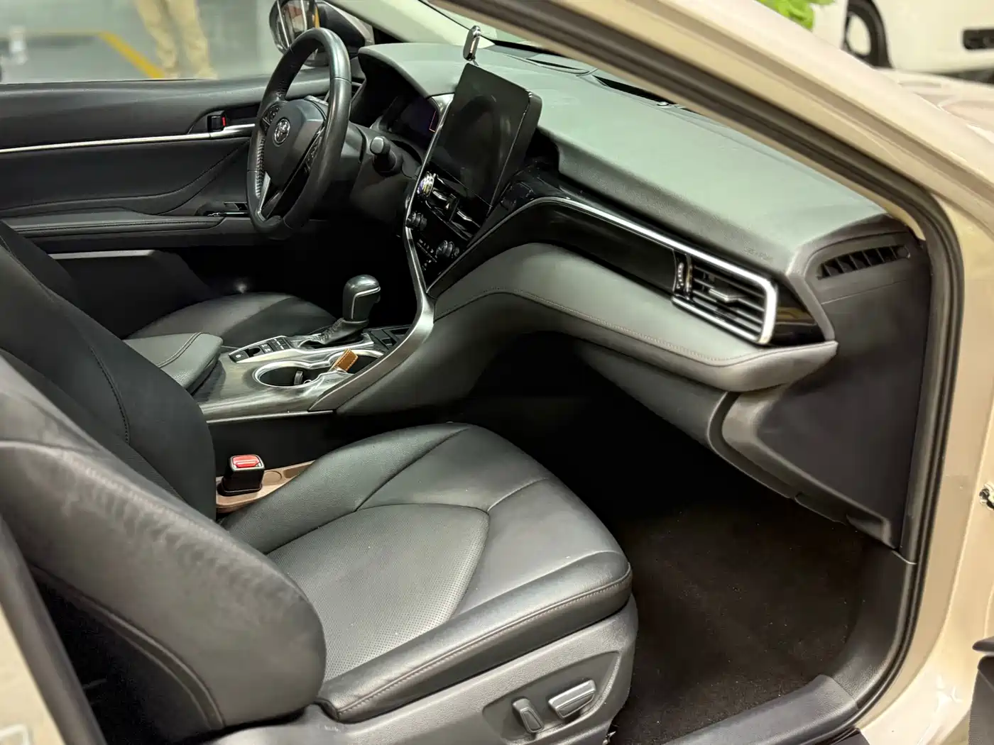 Toyota Camry 2021 Hybrid 2.5HG Luxury Edition фото 12