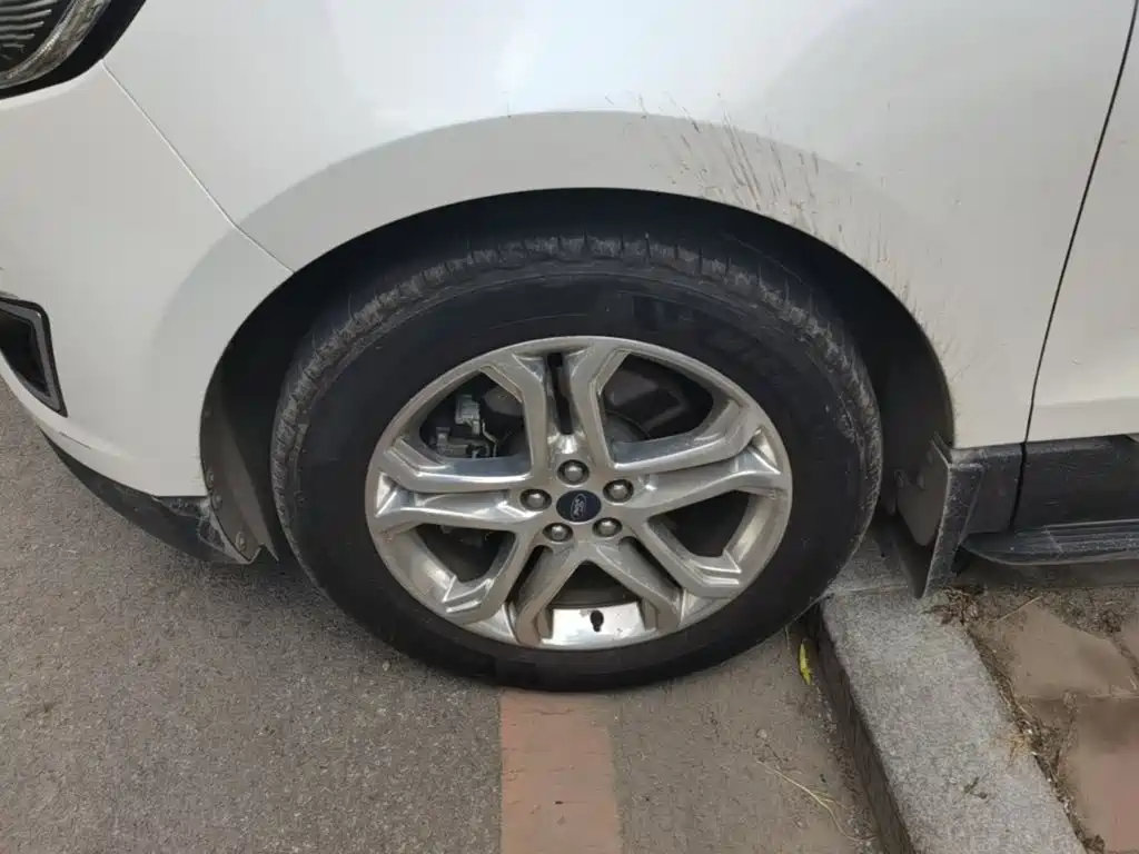 Фото 23 - Ford Edge