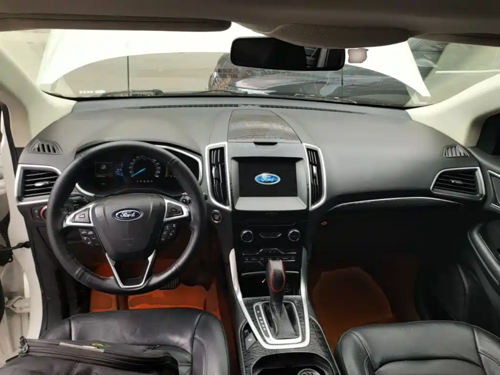 Фото 10 - Ford Edge