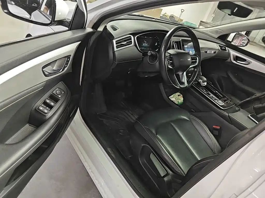 Фото 16 - Roewe i6 MAX EV
