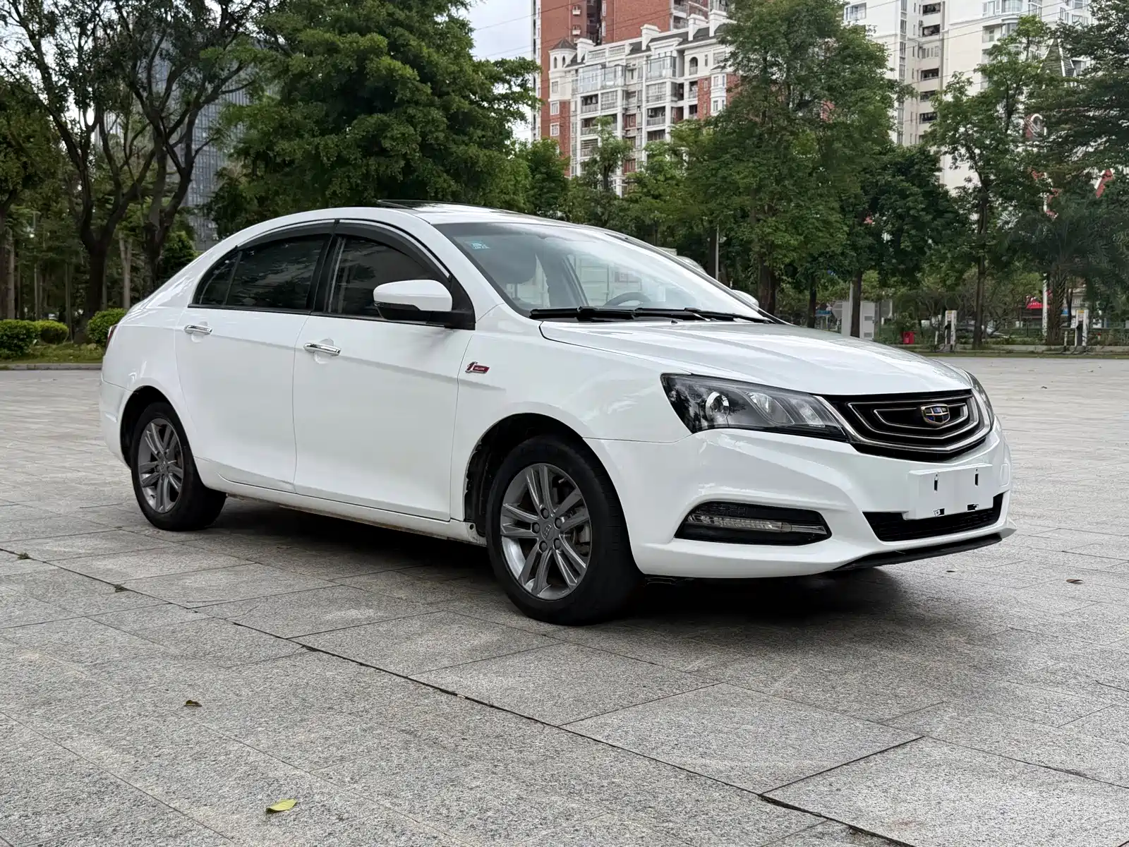 Фото 3 - Geely Emgrand