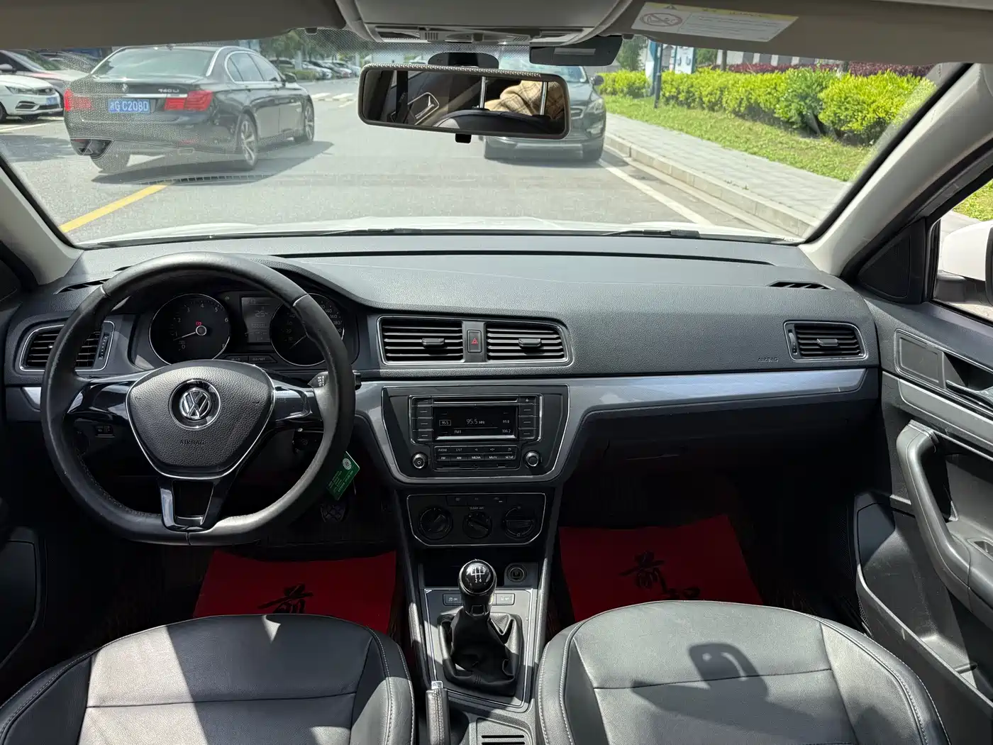 Volkswagen Lavida Tour 2017 230TSI Manual Comfort Edition фото 10