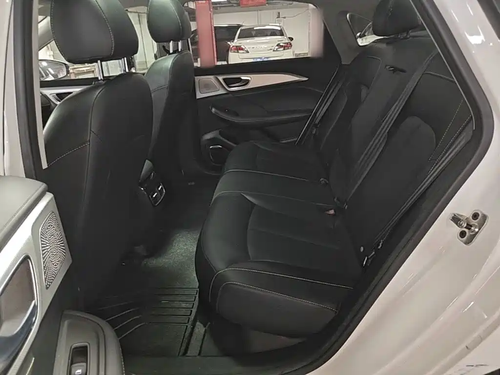 Фото 17 - Roewe i6 MAX EV