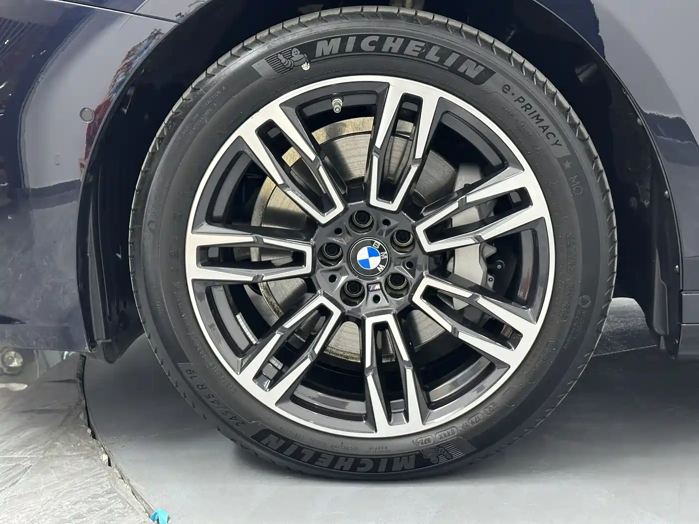 BMW 5 Series 2024 530Li Leading M Sport Package фото 18