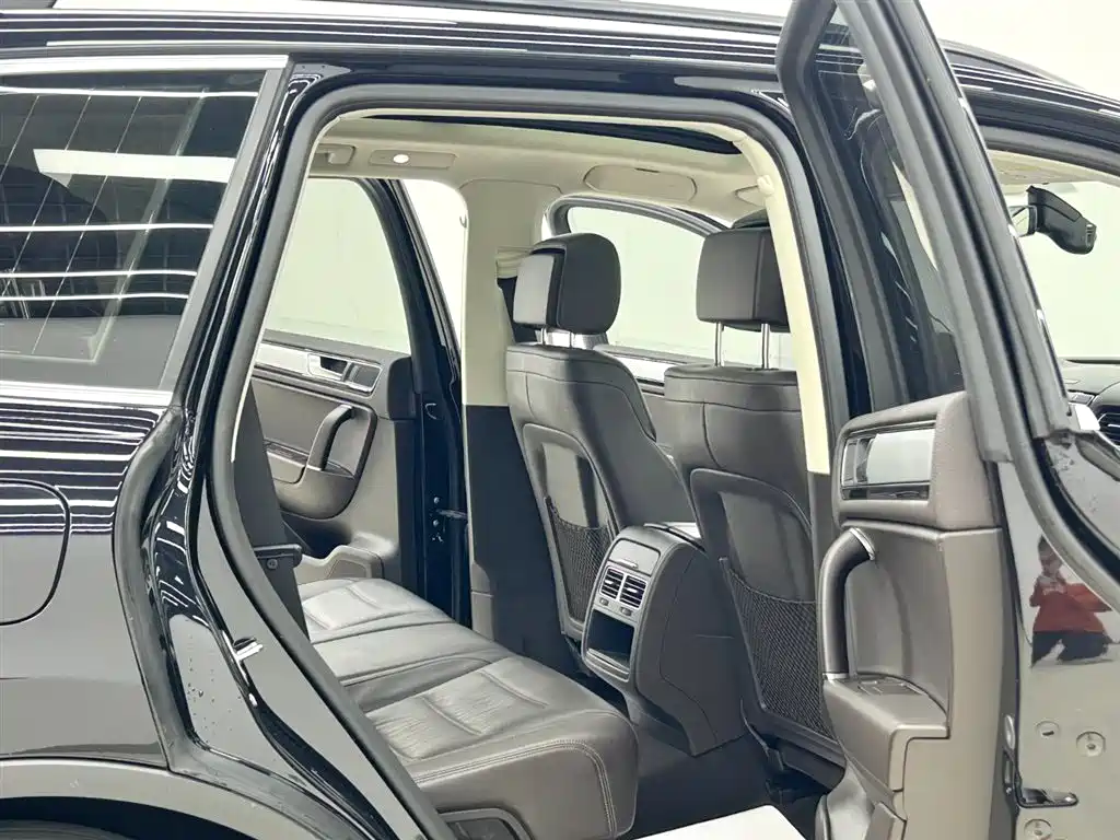 Volkswagen Touareg 2017 3.0TSI Explorer Edition фото 11