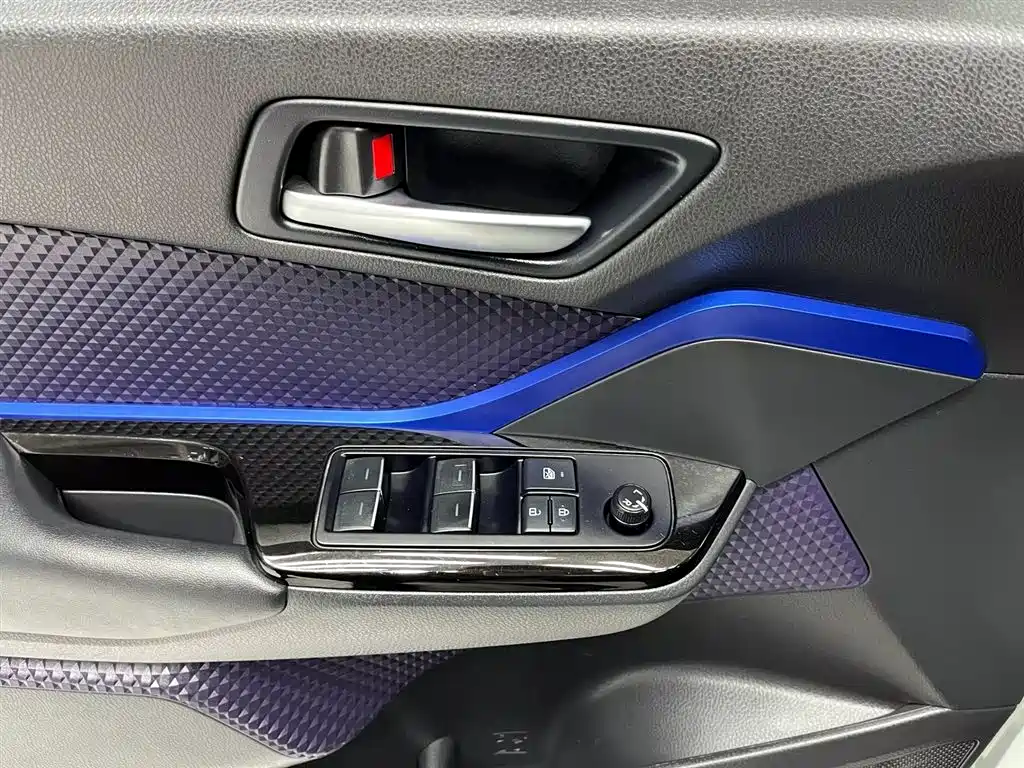 Toyota C-HR 2018 2.0L Cool Run Leader Edition China V фото 16