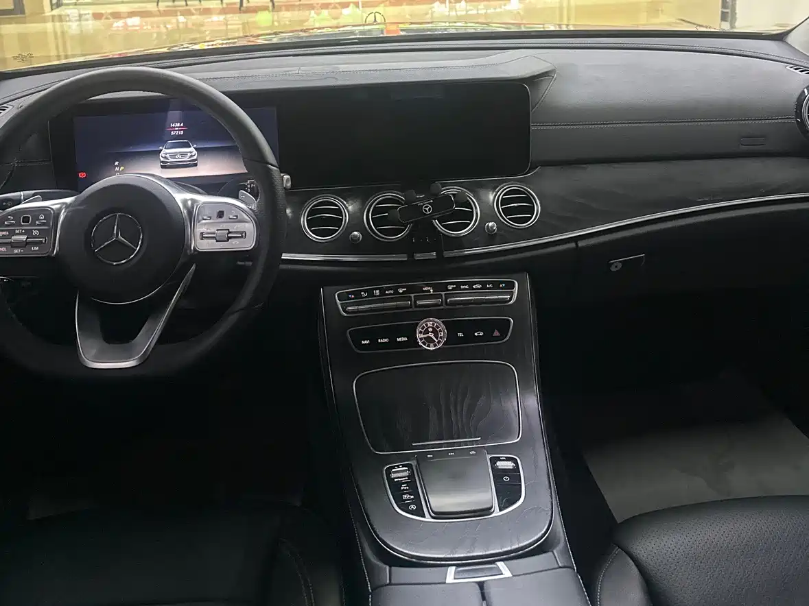 Mercedes-Benz E-Class 2019 E 300 L Sport Fashion фото 24
