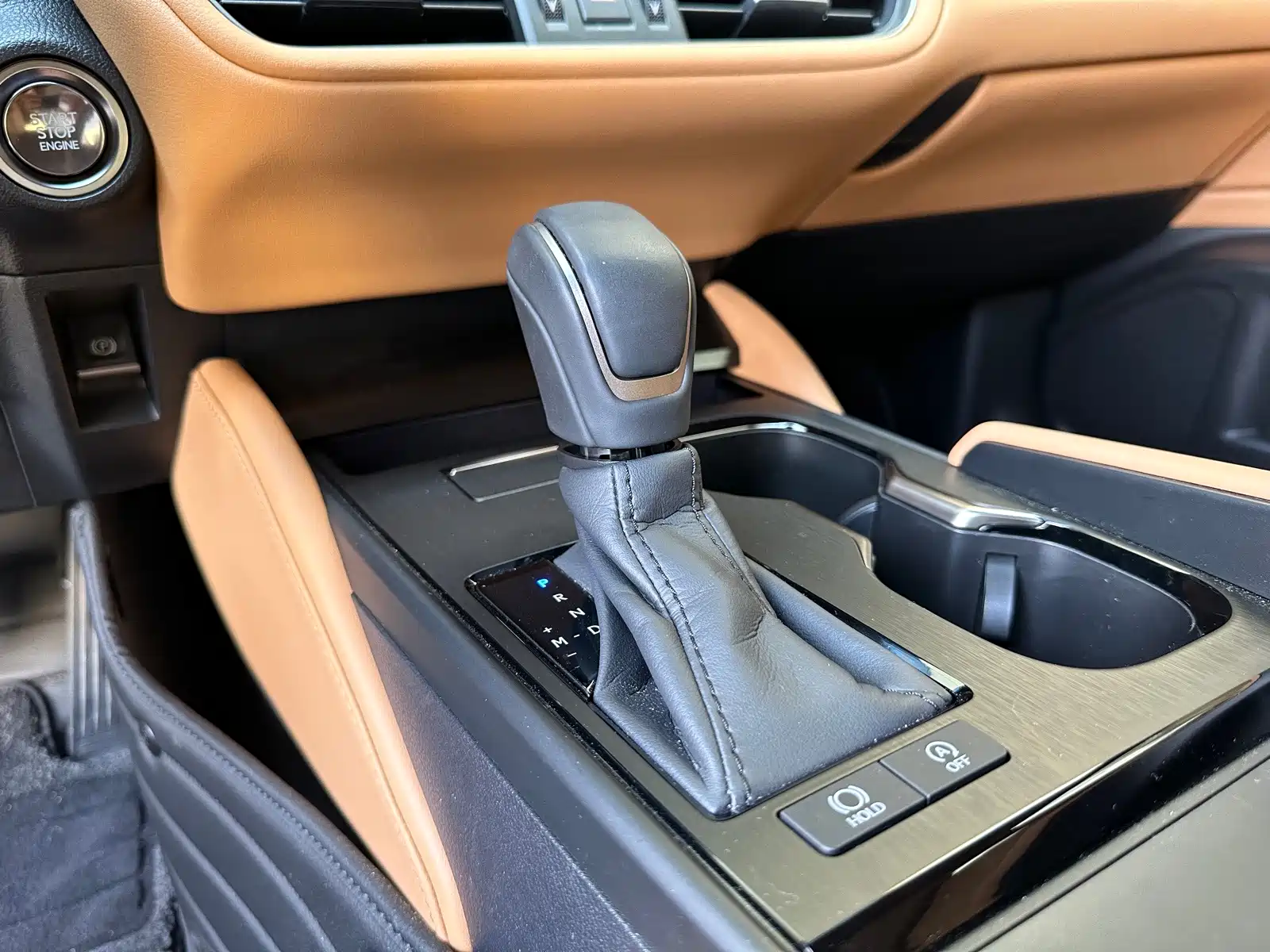 Фото 11 - Lexus ES