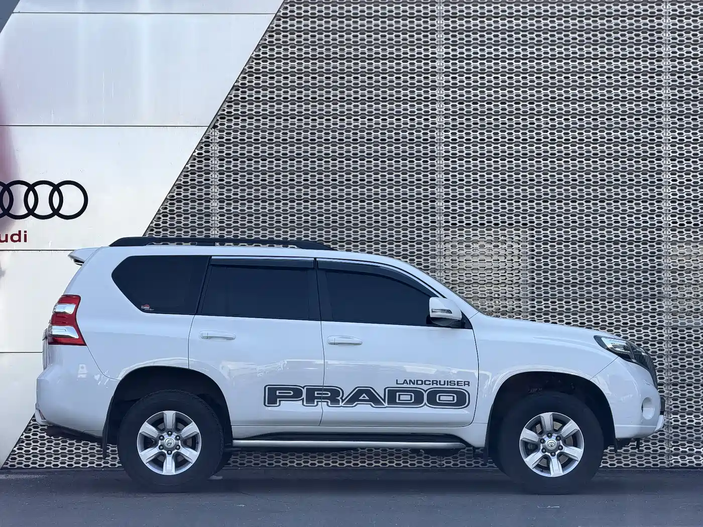 Toyota Prado 2014 4.0L Automatic TX-L NAVI фото 3
