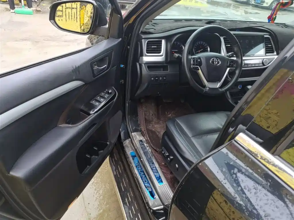 TOYOTA HIGHLANDER