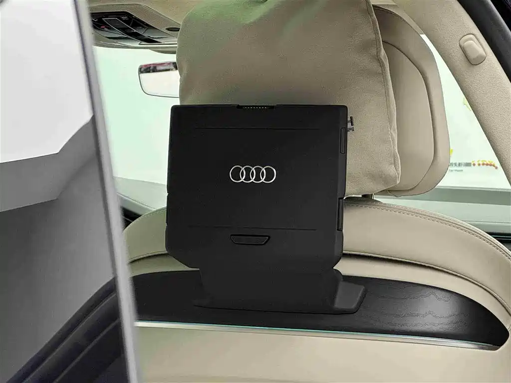 Audi A8 2025 A8L Horch Founder Edition 55TFSI фото 9