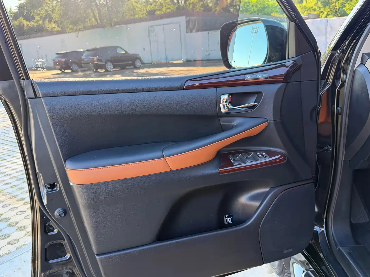 Фото 7 - Lexus LX