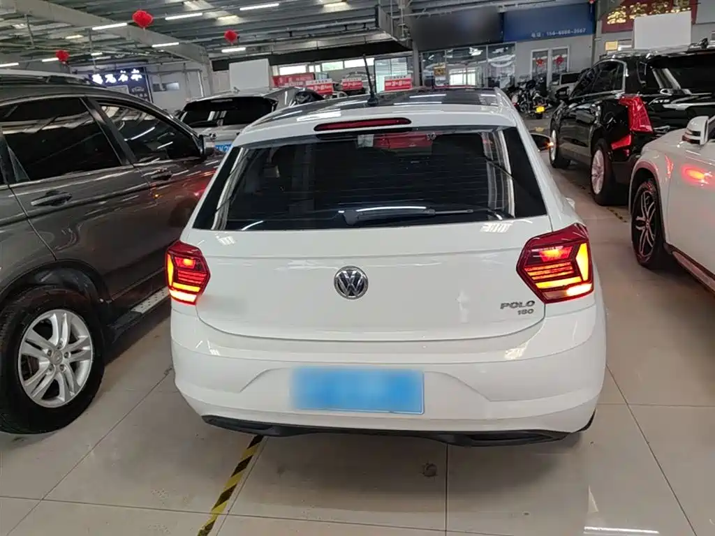 VOLKSWAGEN POLO