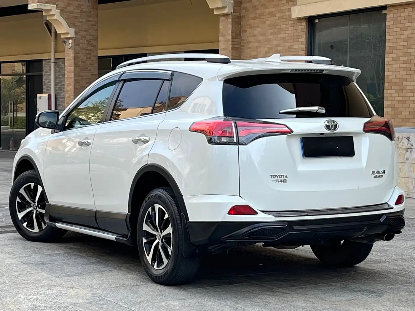 Toyota RAV4 Rongfang 2016 2.0L CVT 2WD Trend (China V) фото 6