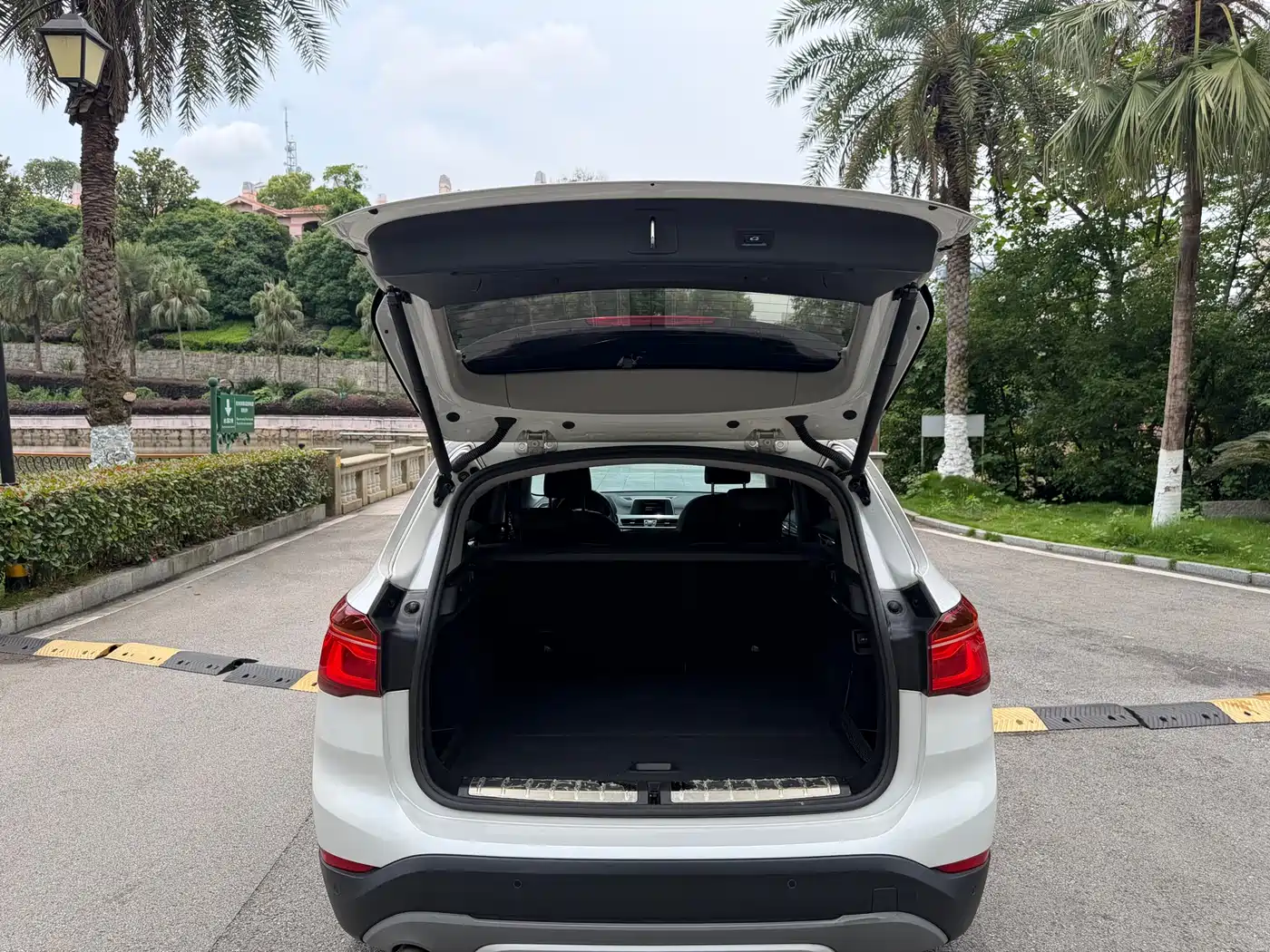 BMW X1 2018 sDrive18Li Premium Model фото 13