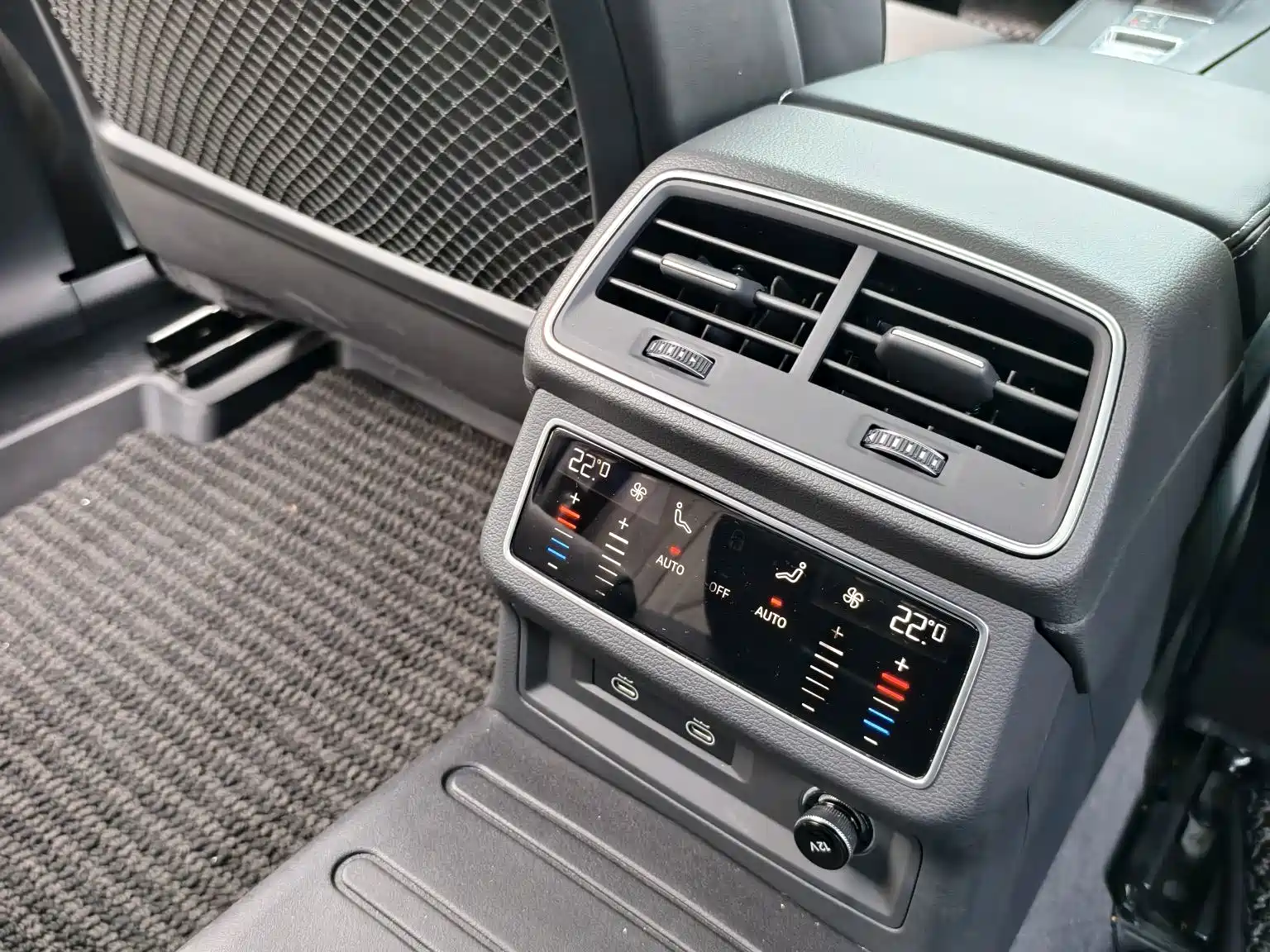 Фото 12 - Audi A6L