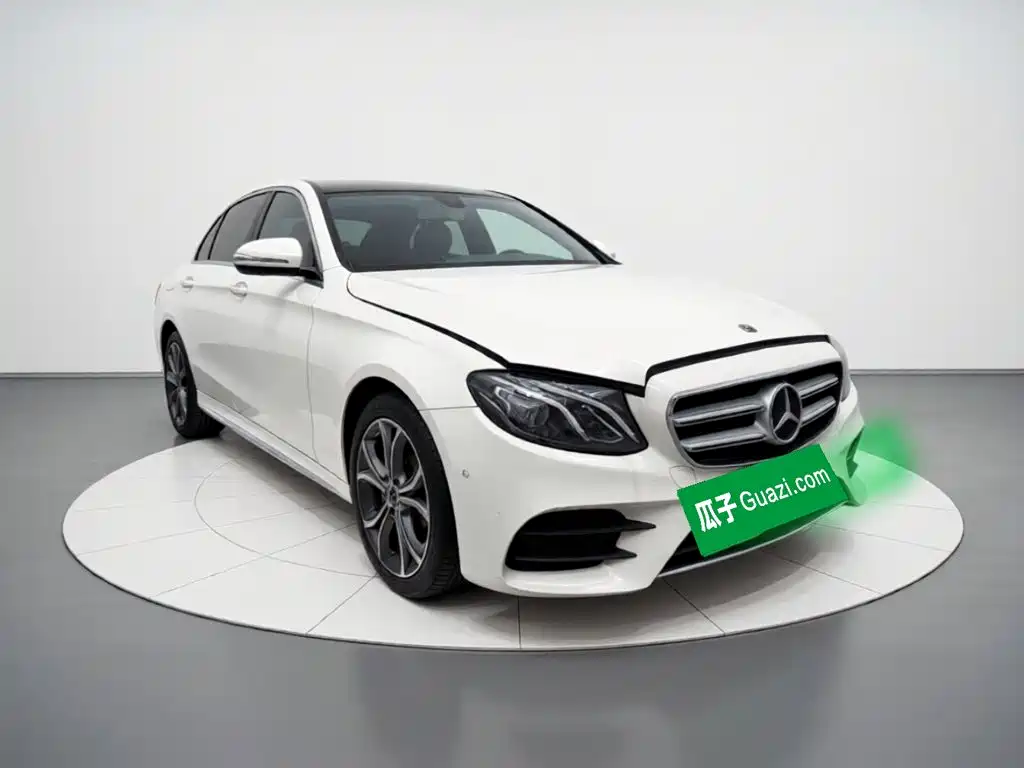 صورة 3 - Mercedes-Benz E-Class