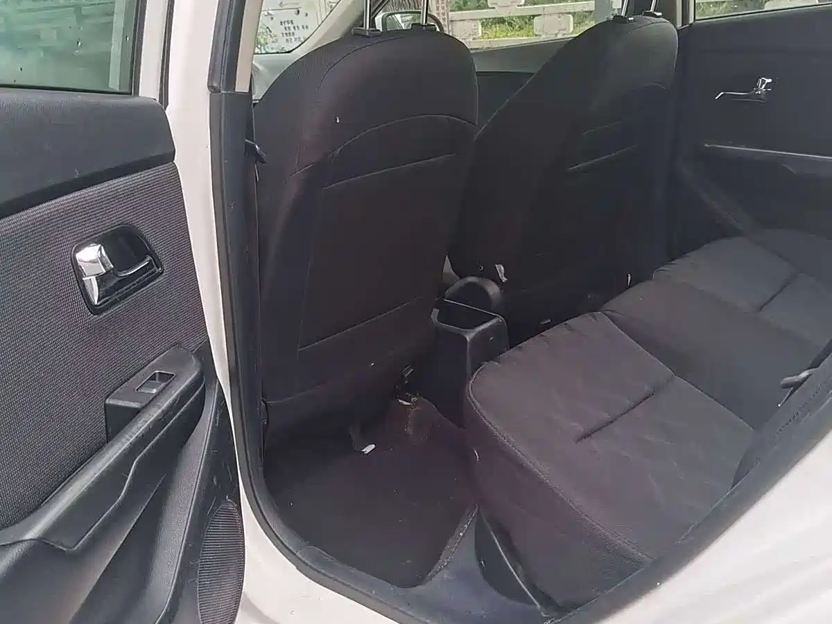 Kia K2 2012 Sedan 1.4L MT GLS Commemorative Edition фото 9