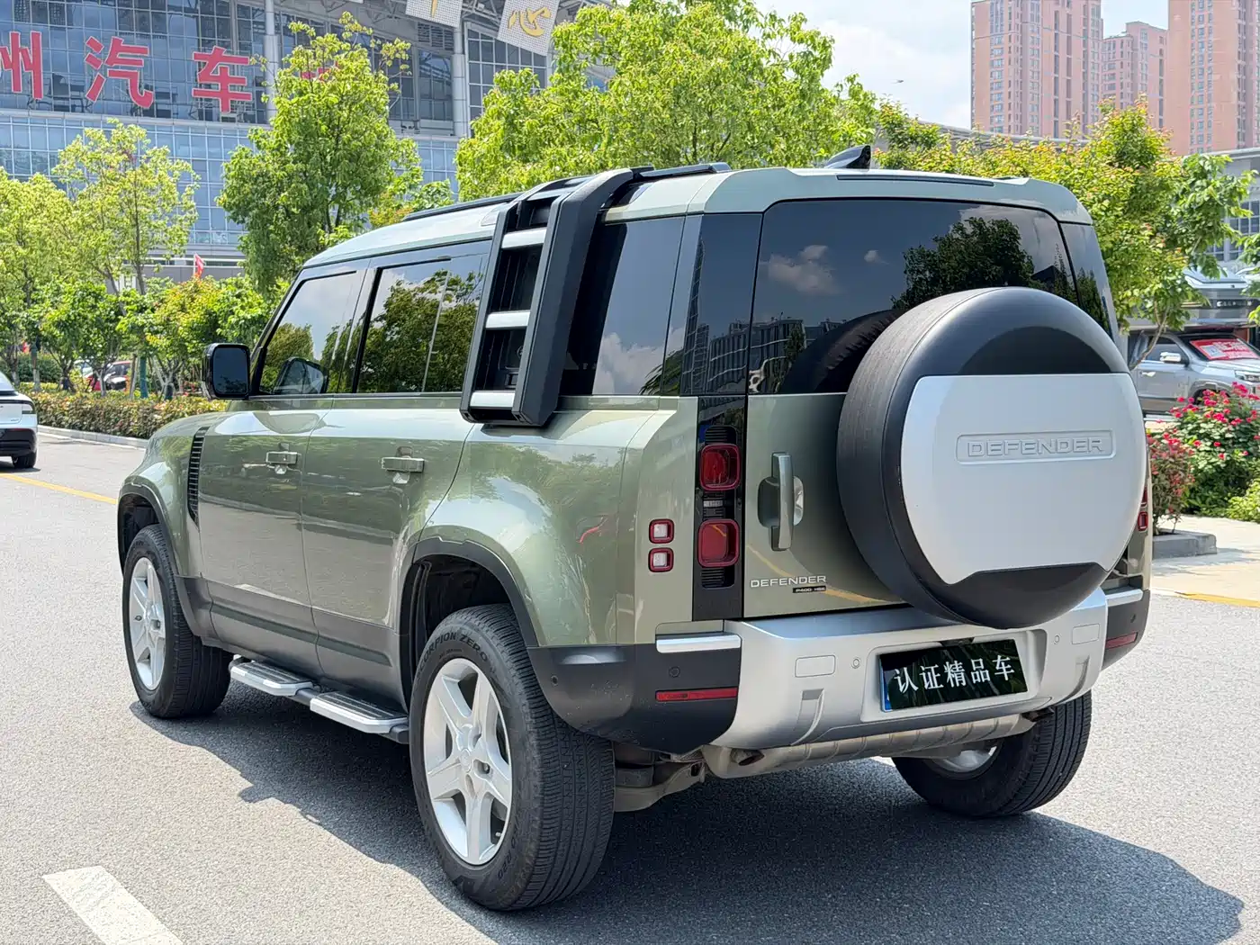 Land Rover Defender 2020 Model 110 P400 HSE фото 7