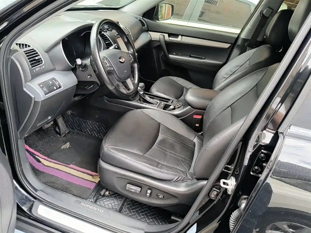 Kia Sorento 2013 2.4L 7-seat Gasoline Luxury Edition фото 15