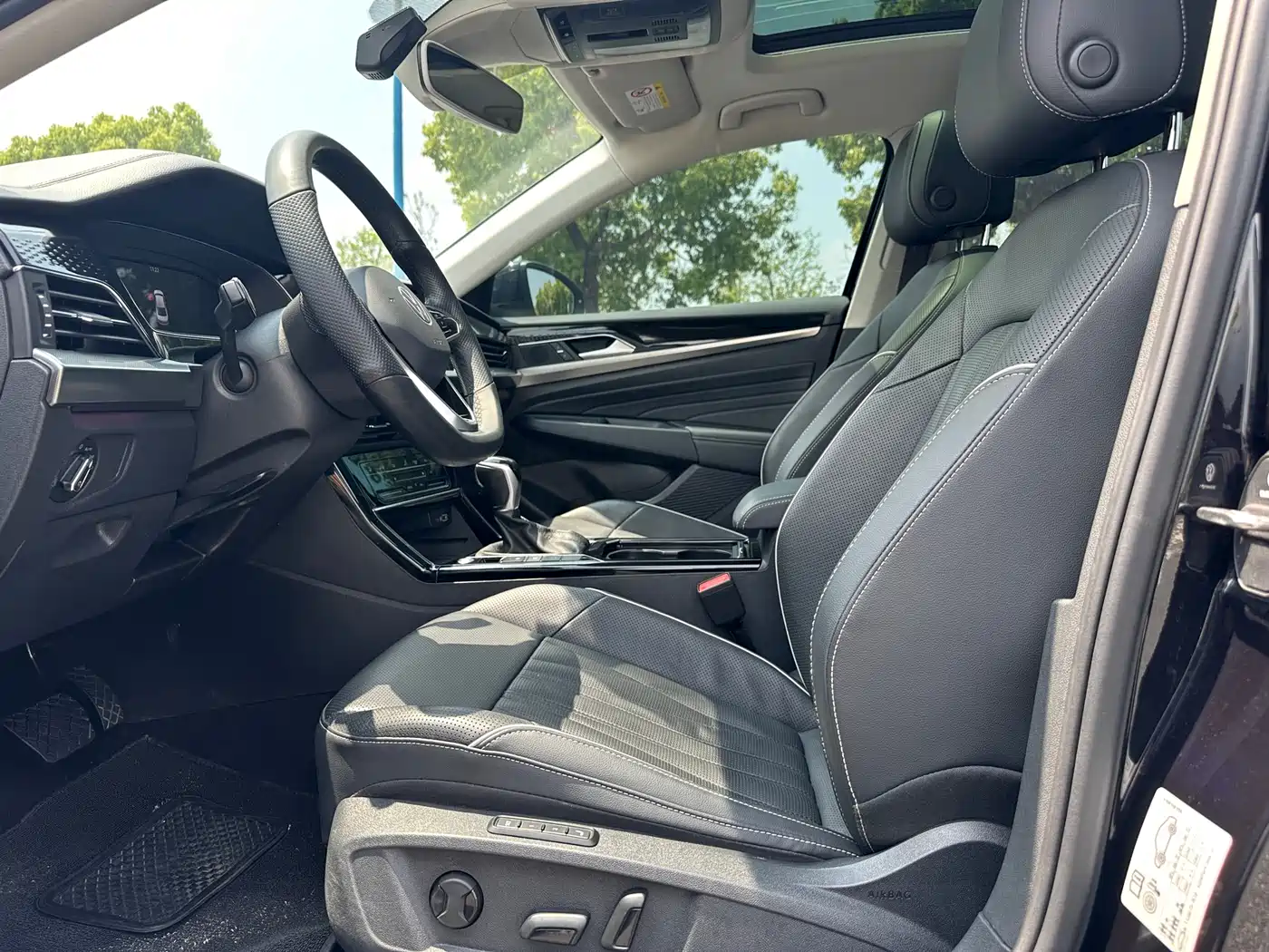 Volkswagen Passat 2022 330TSI Starry Sky Premium Edition фото 10