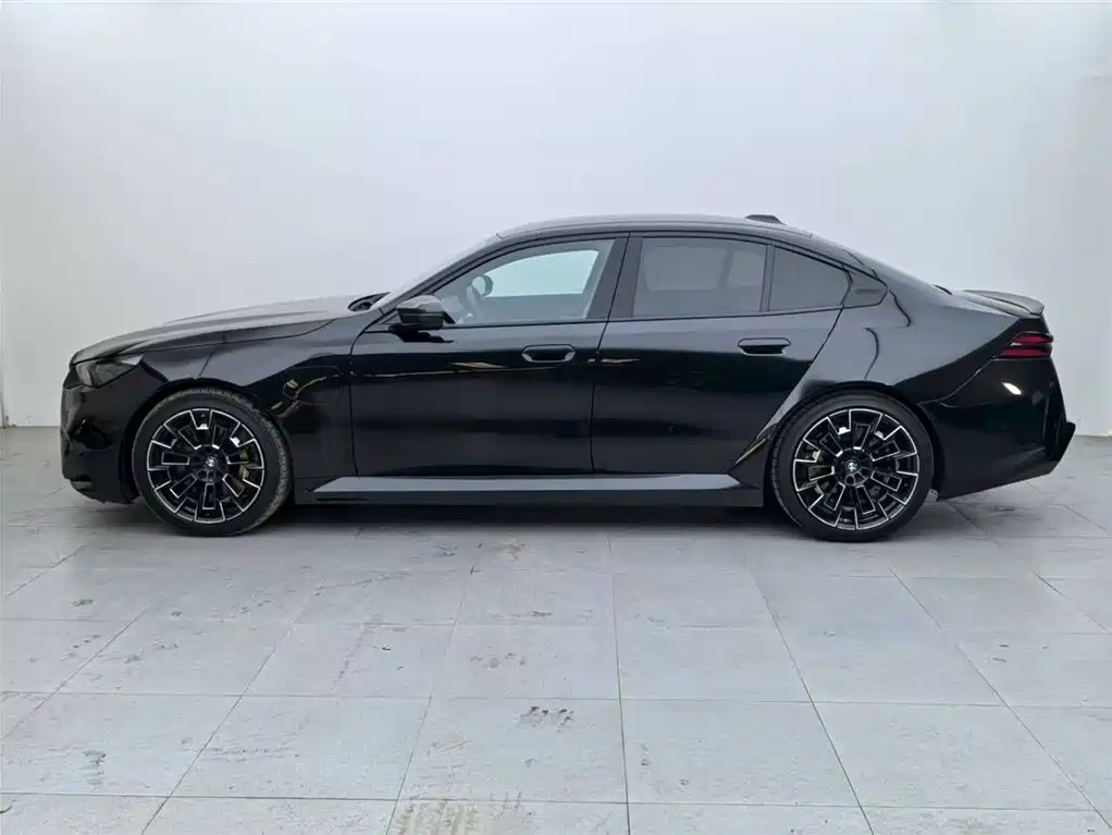 BMW M5 New Energy 2025 M5 фото 4