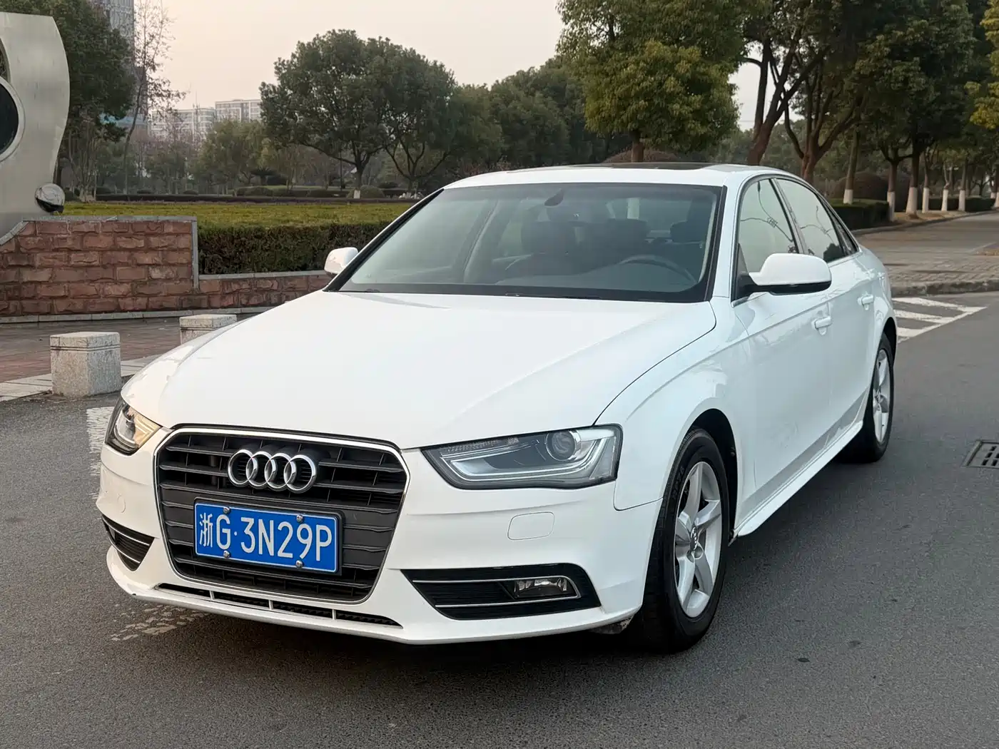 Audi A4L 2016 30 TFSI Collector's Edition Automatic Comfort фото 2