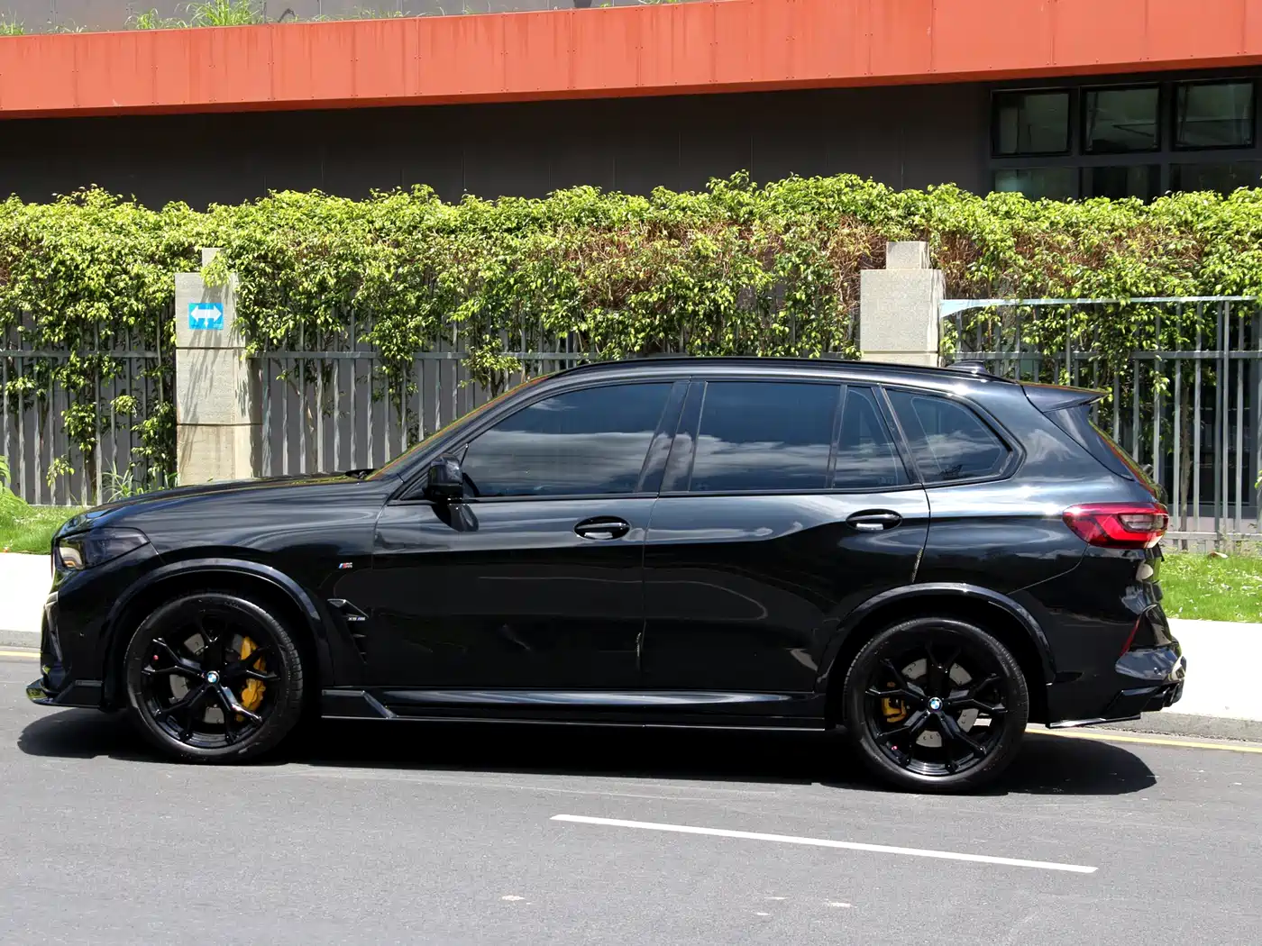 BMW X5 (Import) 2022 xDrive40i Premium M Sport Package фото 9
