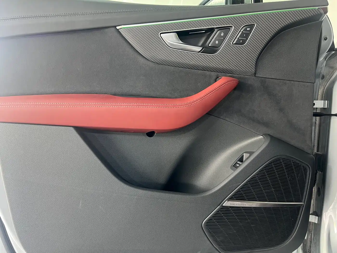 Audi SQ7 2024 4.0 TFSI фото 13