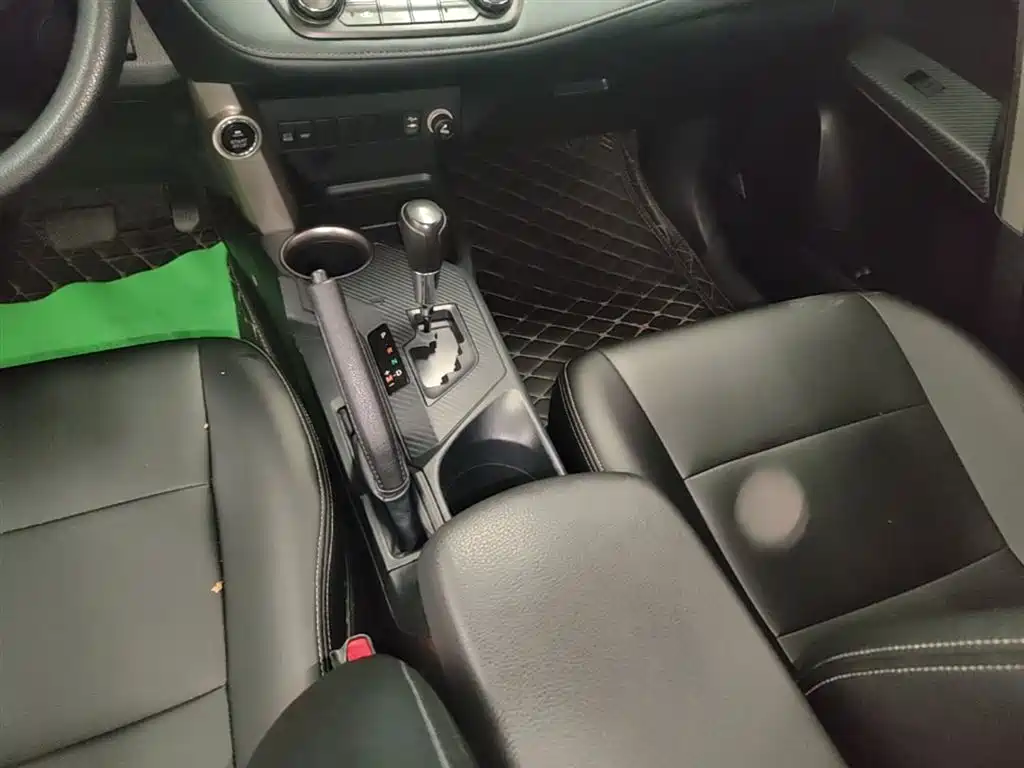 Toyota RAV4 Rongfang 2015 2.0L CVT 2WD Trend Edition фото 10