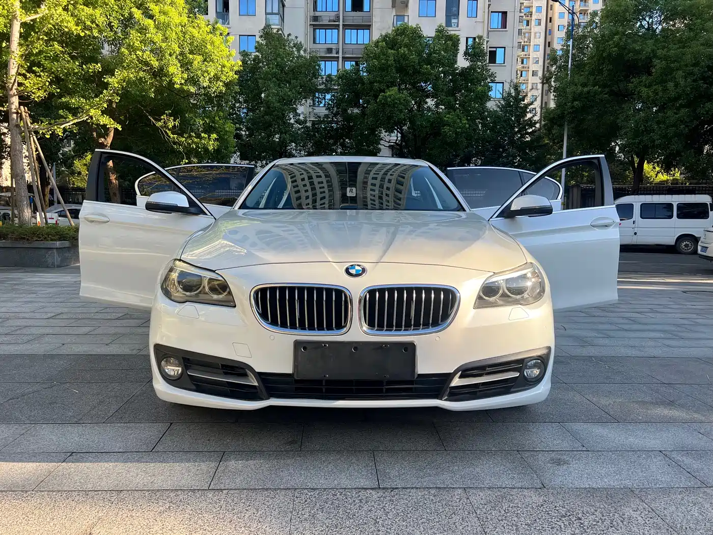 Фото 1 - BMW 5 Series