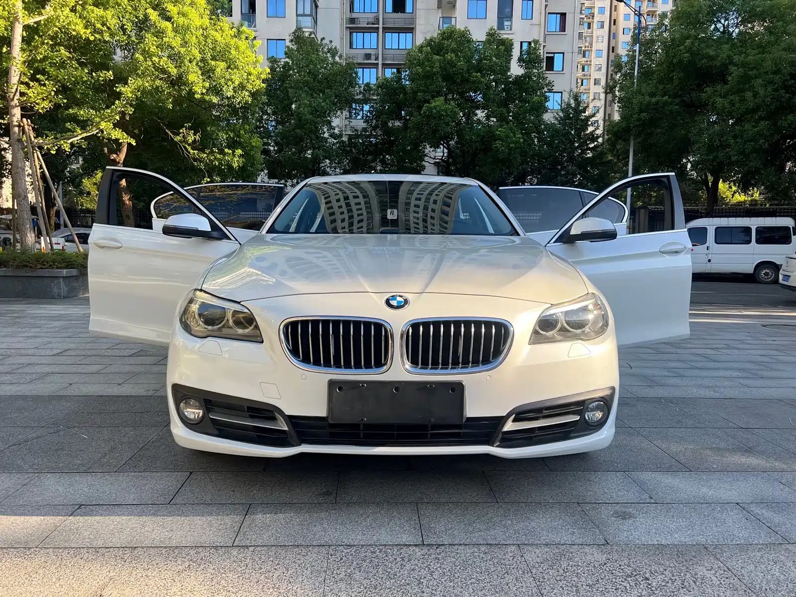 Photo 1 - BMW 5 Series